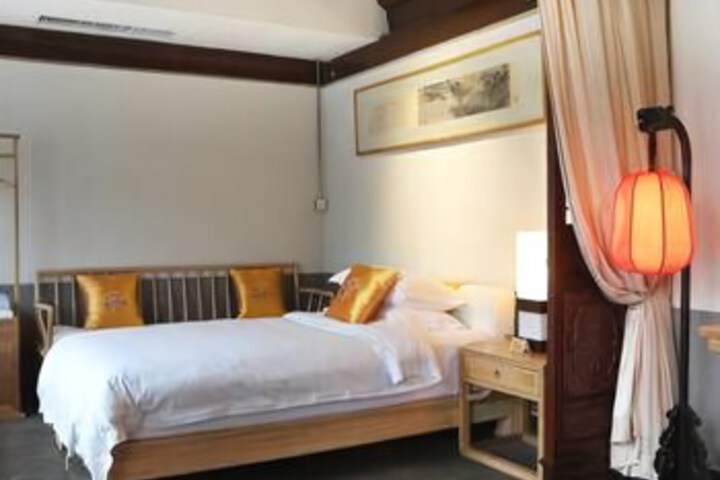 Room 3 of 7