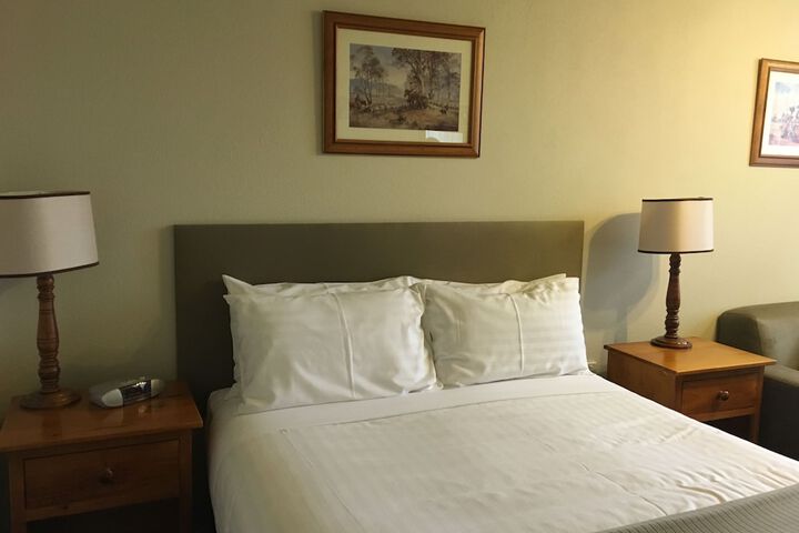 Room 9 of 32