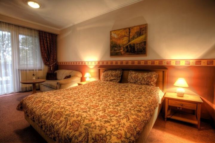 Room 8 of 84