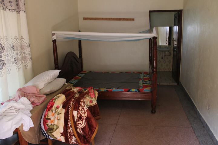 Room 4 of 10