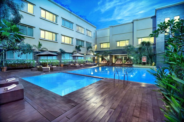 Hotel Pool
