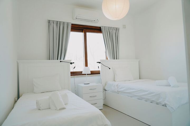 Room 27 of 196