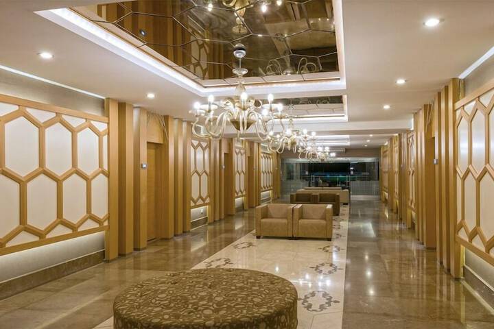 Entrance & Lobby