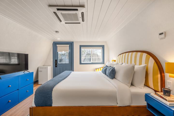 Room 3 of 72