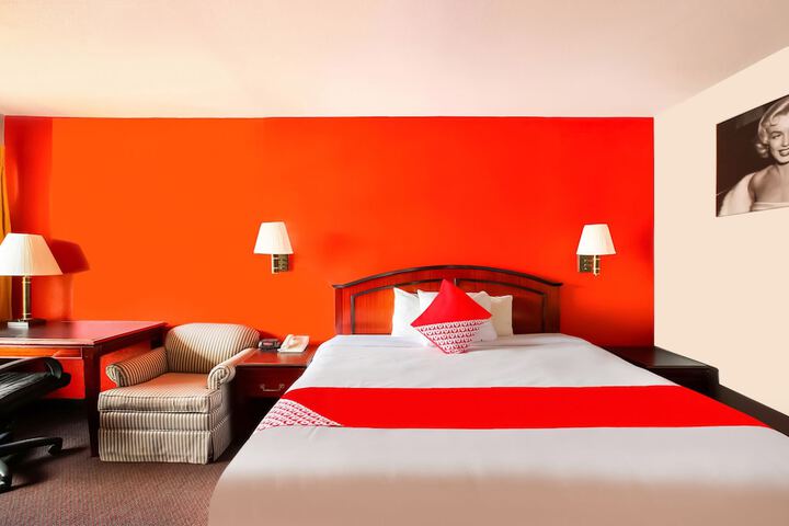 1 King Bed (8 of 12)