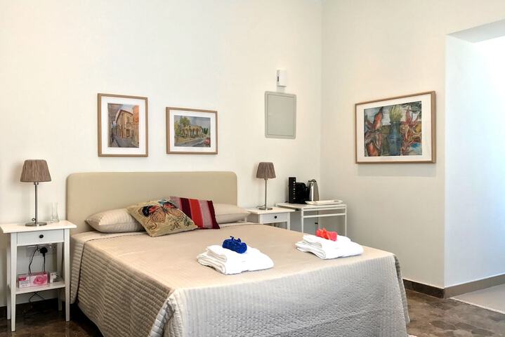 Room 8 of 104