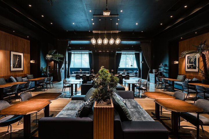 Lounge 55 of 63