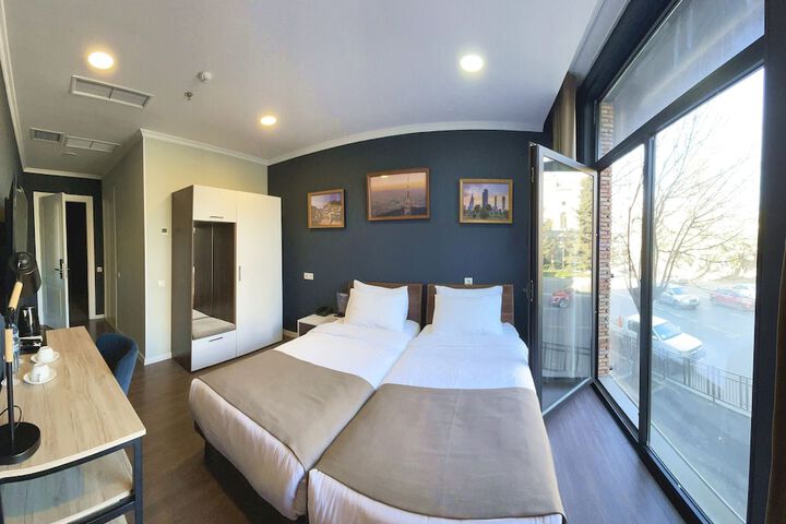 Room 47 of 240