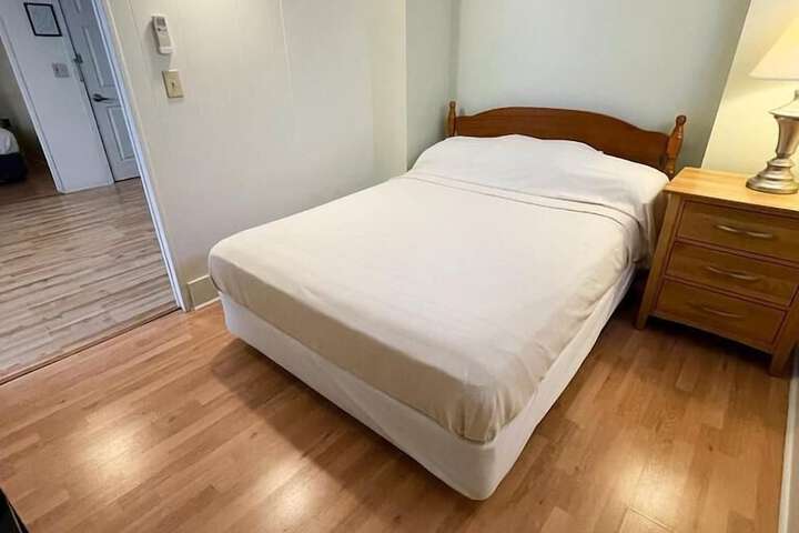 Room 7 of 24
