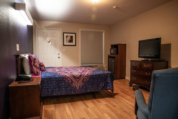 Single Room 1 King Bed (34 of 36)