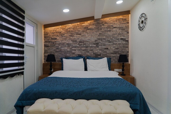 Room 5 of 50