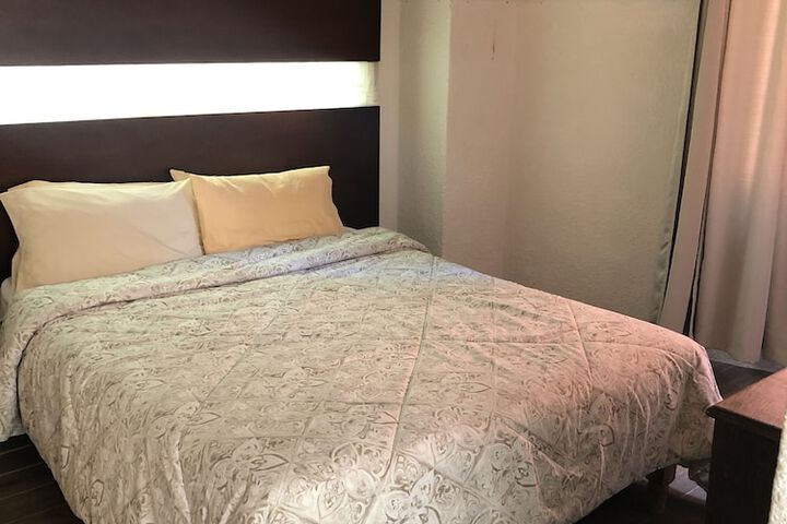 Room 6 of 44