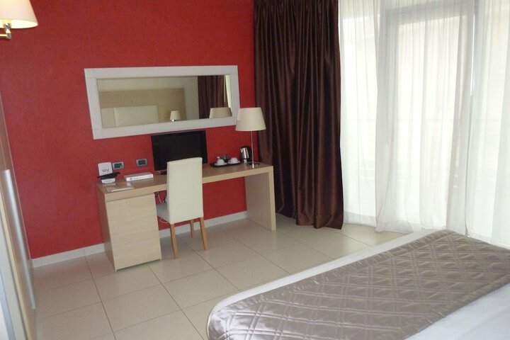 Room 13 of 26