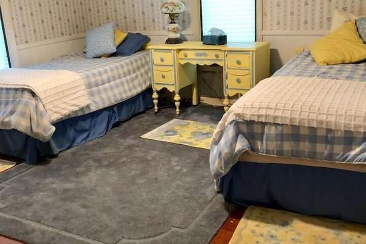 Room 5 of 9