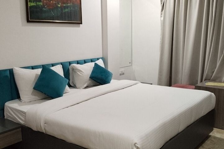 Room 2 of 16