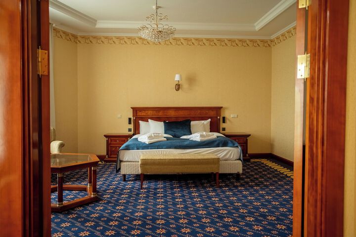 Room 79 of 143
