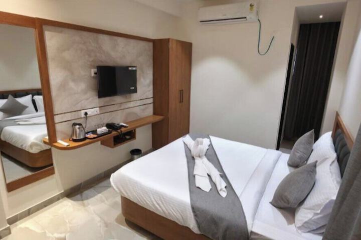 Room 9 of 19
