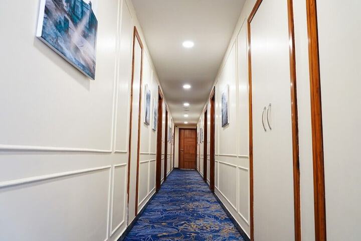 Ballroom/Hall 49 of 56