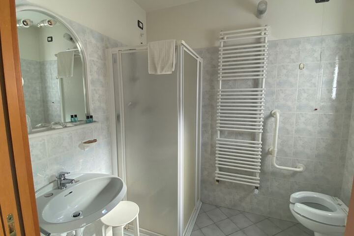 Room 35 of 148