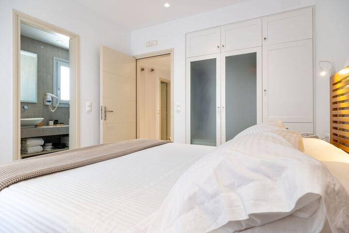 Room 52 of 164