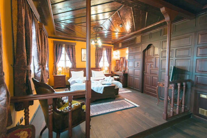 Room 6 of 34