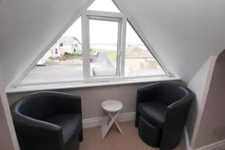 Room 7 of 10