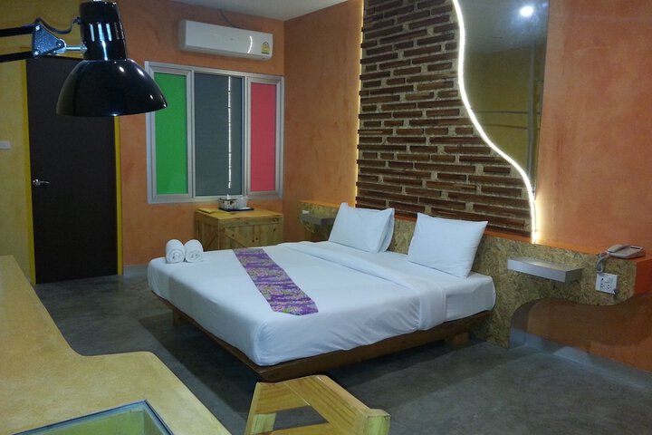 Room 3 of 38