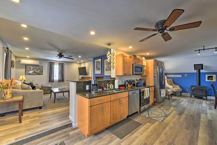 Cozy Getaway - 10 Miles to Mount Wachusett Skiing!