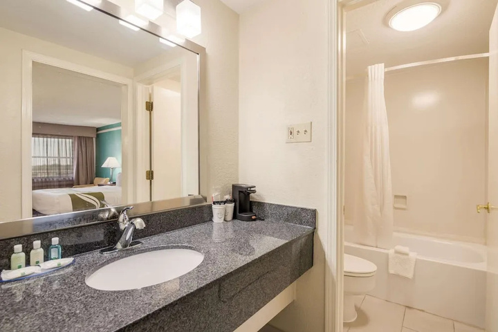 Room 9 of 27