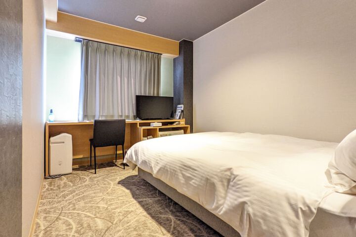 Room 9 of 34