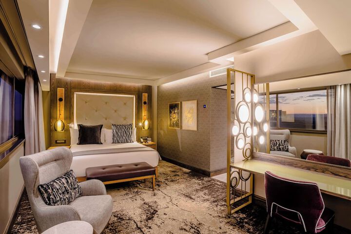 Room 14 of 102