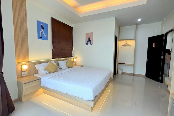 Room 28 of 97