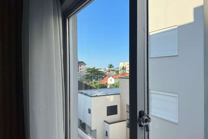 Room 30 of 102
