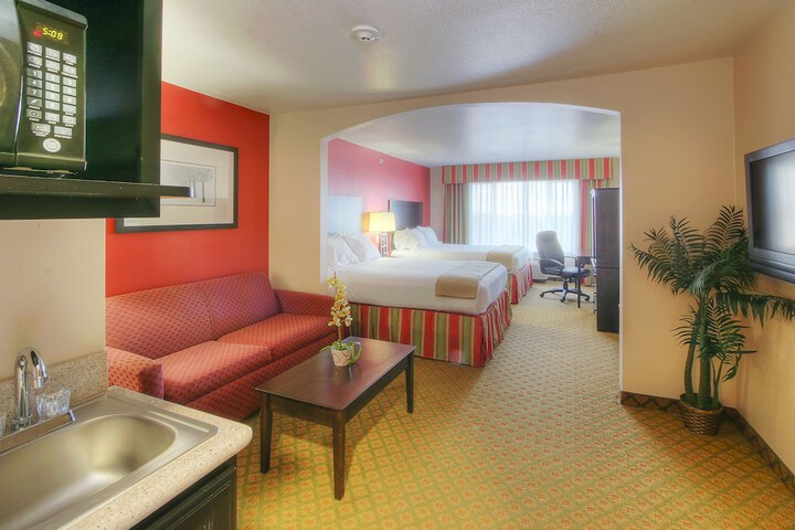 Room 6 of 32