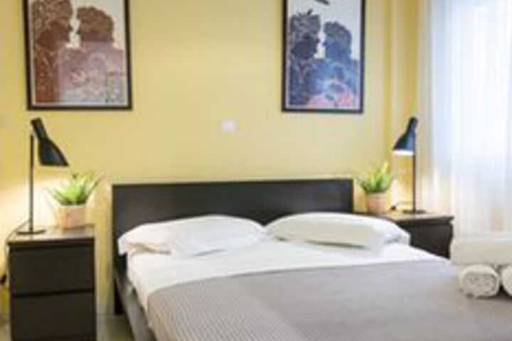 Room 7 of 33