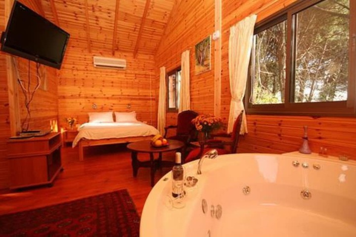 Room 2 of 40