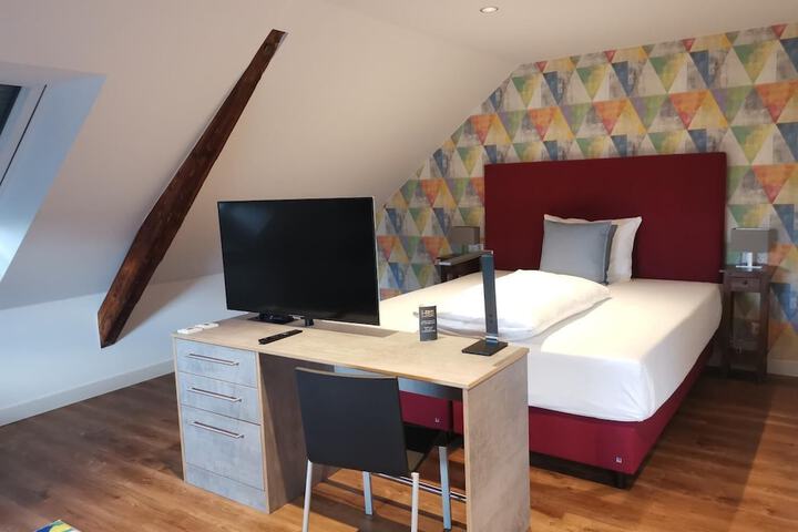 Room 9 of 31