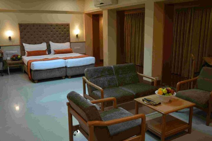 Room 10 of 32