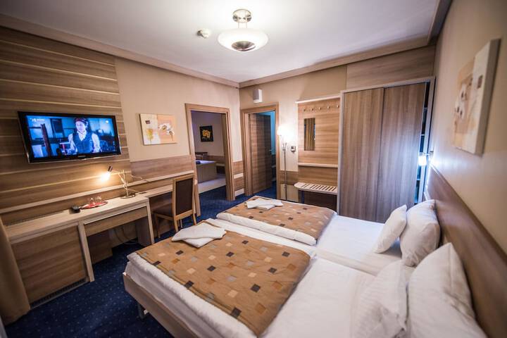 Room 9 of 39