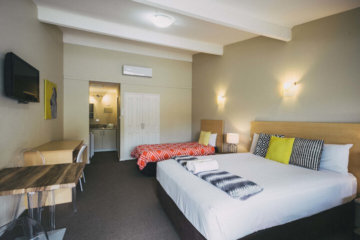 Room 7 of 27