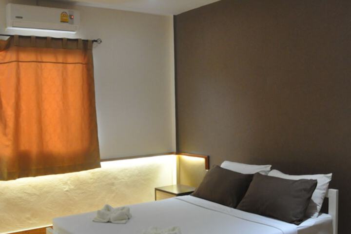 Room 3 of 38