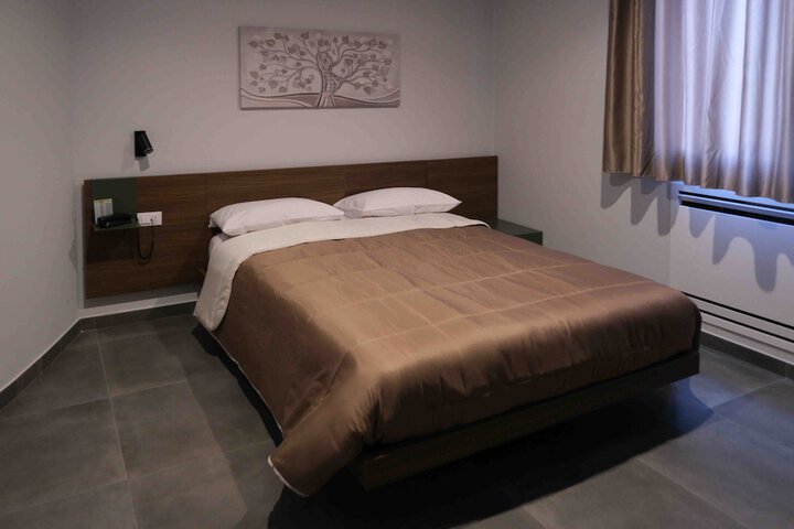 Room 5 of 40