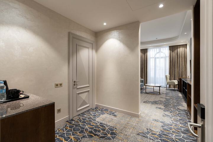 Room 11 of 114