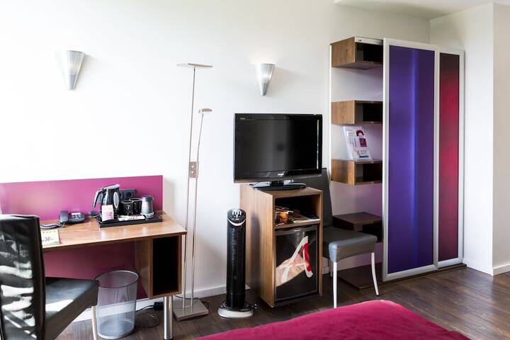 Room 15 of 77
