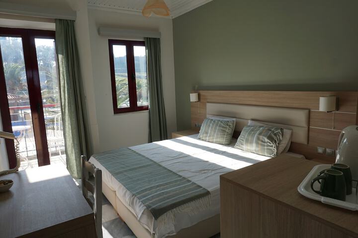 Room 46 of 102