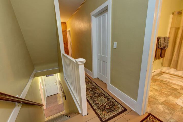 Room 16 of 108