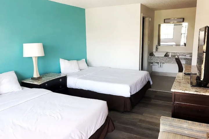 Room 5 of 9