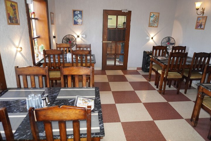 Dining 43 of 53