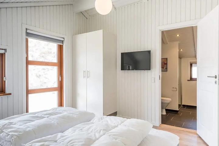Room 3 of 24