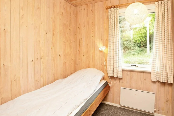 Room 2 of 9